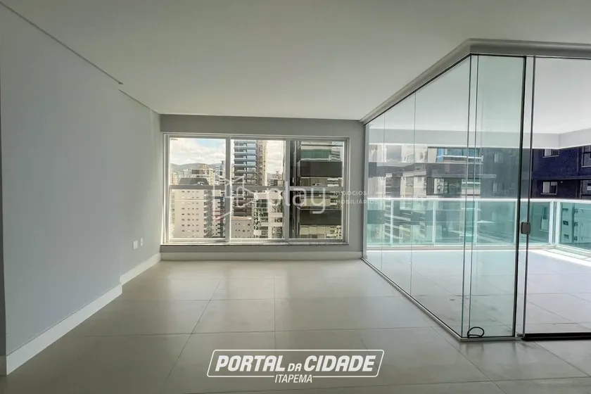 Apartamento &agrave; venda - 160m&sup2; - Meia Praia