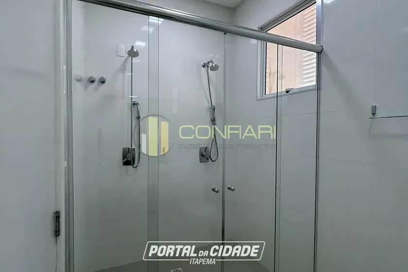 Apartamento &agrave; venda - 131m&sup2; - Meia Praia