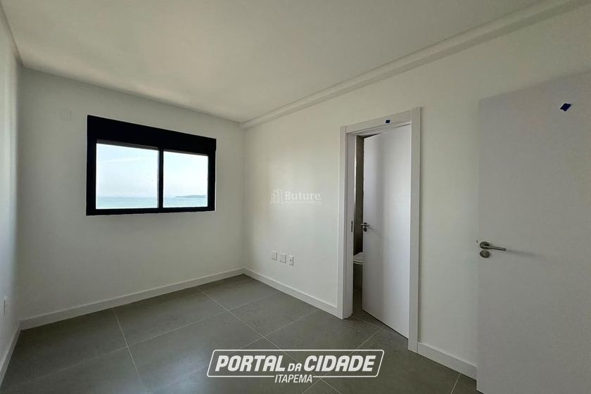 Apartamento &agrave; venda - 130m&sup2; - Meia Praia