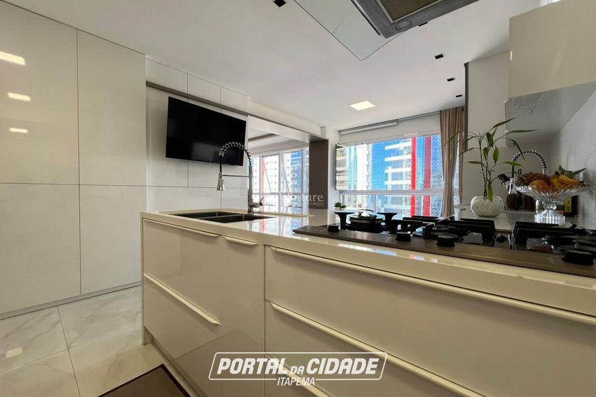 Apartamento &agrave; venda - 196m&sup2; - Meia Praia