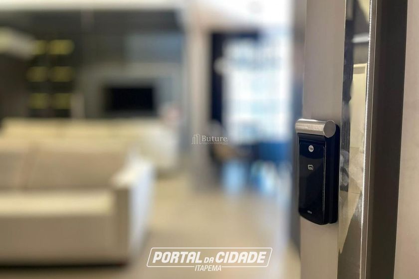 Apartamento &agrave; venda - 135m&sup2; - Meia Praia