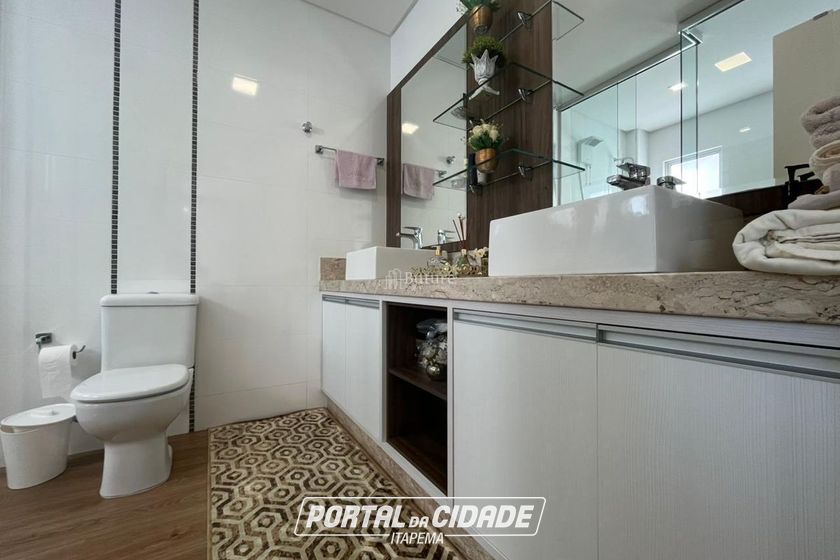 Apartamento &agrave; venda - 159m&sup2; - Meia Praia