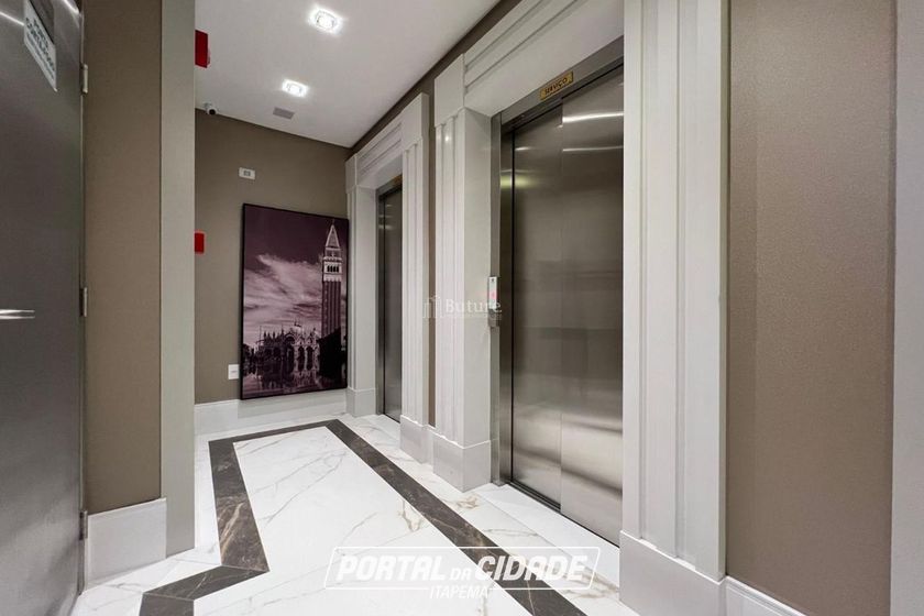 Apartamento &agrave; venda - 130m&sup2; - Meia Praia