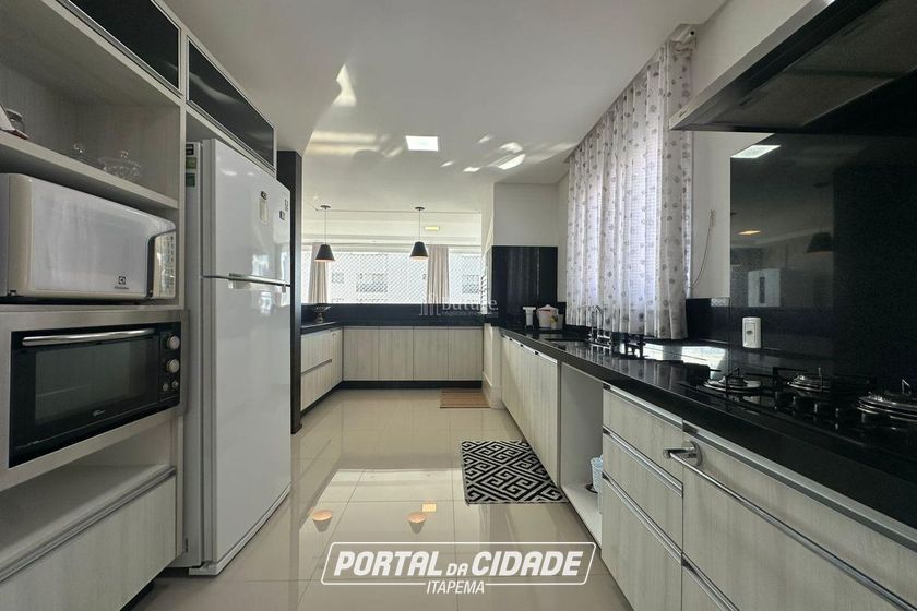 Apartamento &agrave; venda - 134m&sup2; - Meia Praia