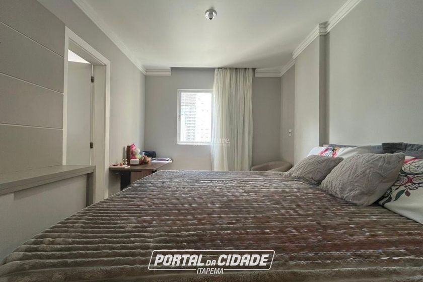 Apartamento &agrave; venda - 156m&sup2; - Meia Praia