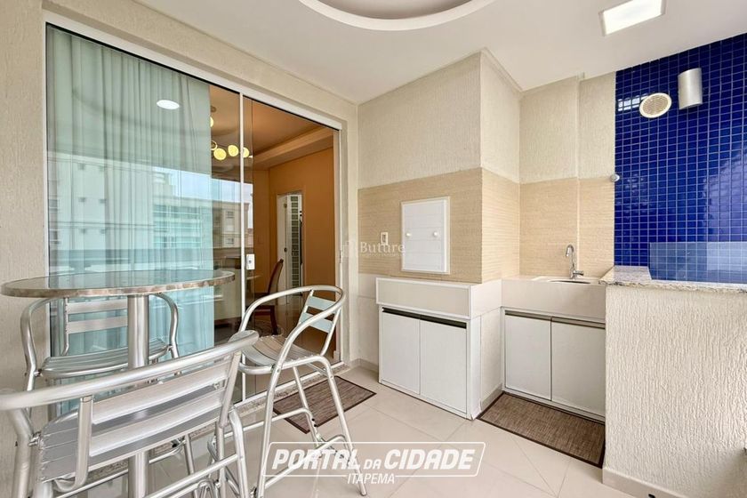 Apartamento &agrave; venda - 120m&sup2; - Meia Praia
