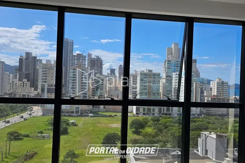 Apartamento &agrave; venda - 127m&sup2; - Meia Praia