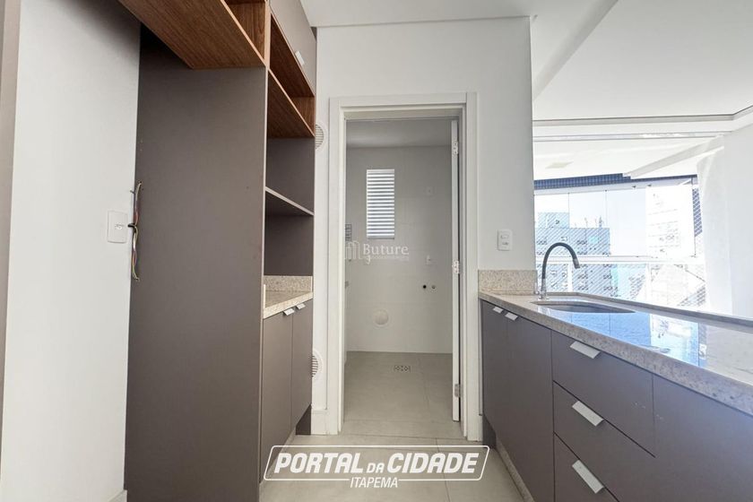 Apartamento &agrave; venda - 129m&sup2; - Meia Praia