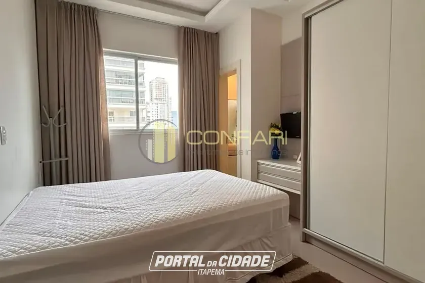 Apartamento &agrave; venda - 130m&sup2; - Meia Praia