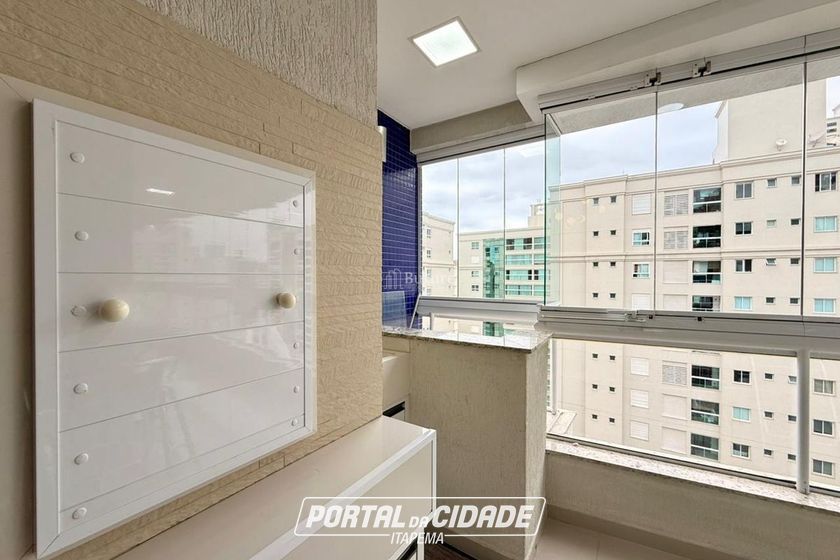 Apartamento &agrave; venda - 120m&sup2; - Meia Praia
