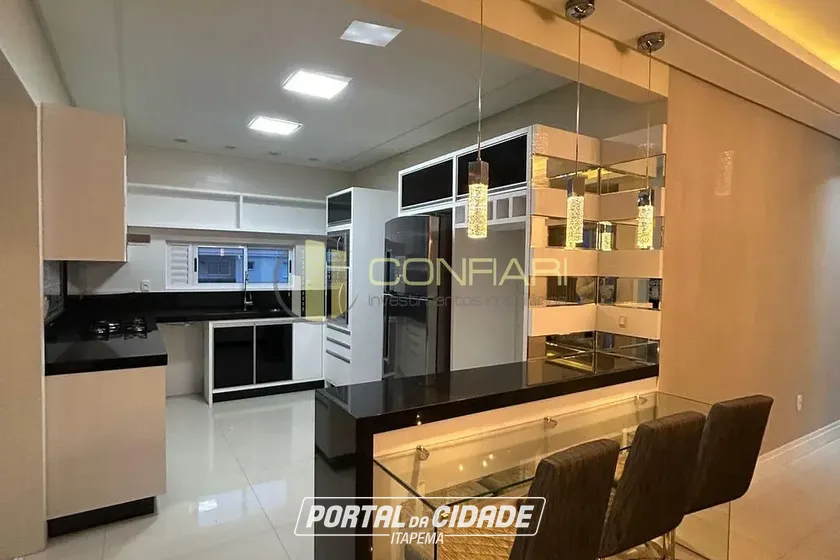 Apartamento &agrave; venda - 170m&sup2; - Meia Praia