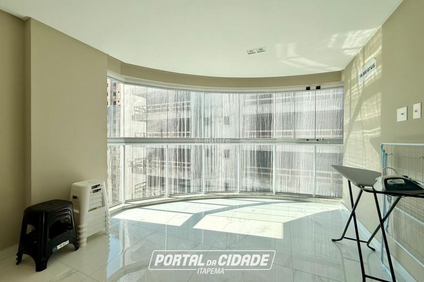 Apartamento &agrave; venda - 129m&sup2; - Meia Praia