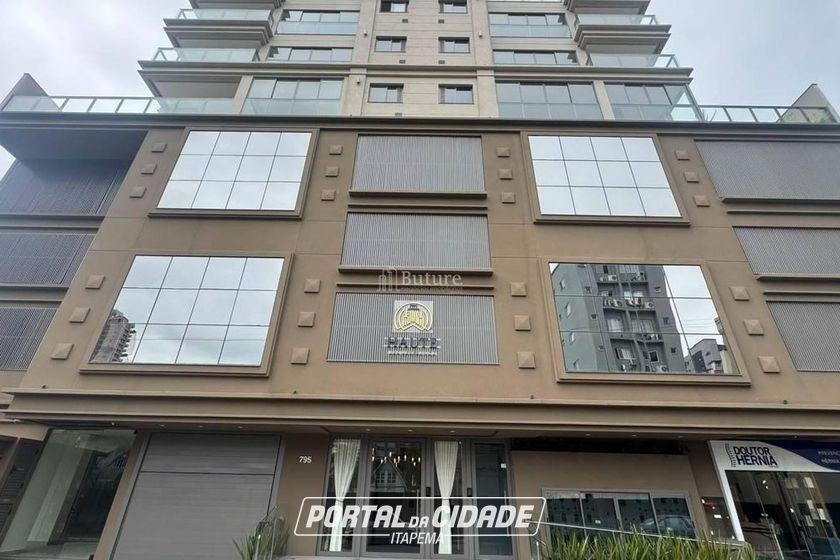 Apartamento &agrave; venda - 110m&sup2; - Meia Praia