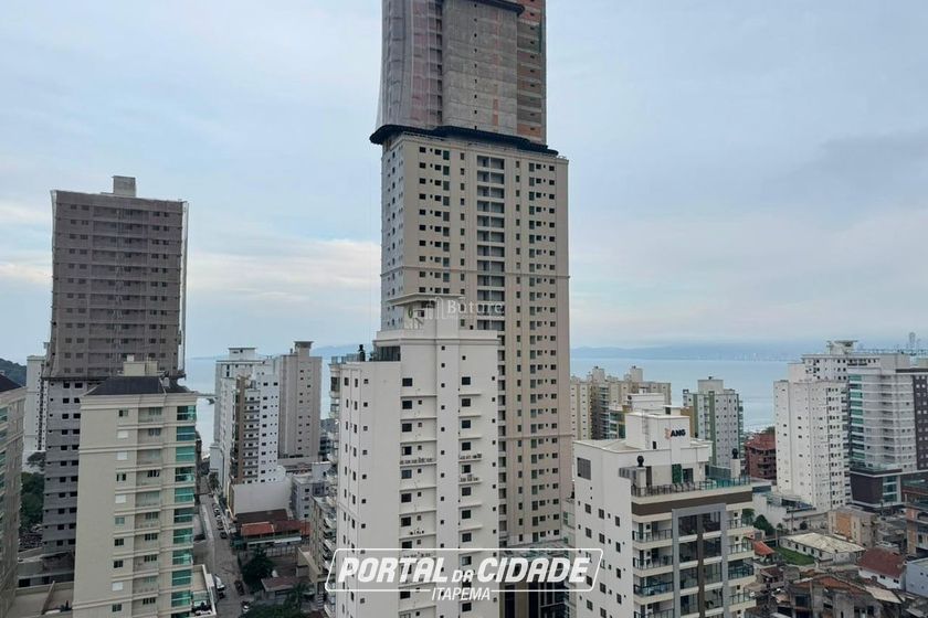 Apartamento &agrave; venda - 93m&sup2; - Centro