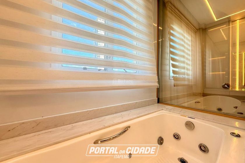 Apartamento &agrave; venda - 135m&sup2; - Meia Praia