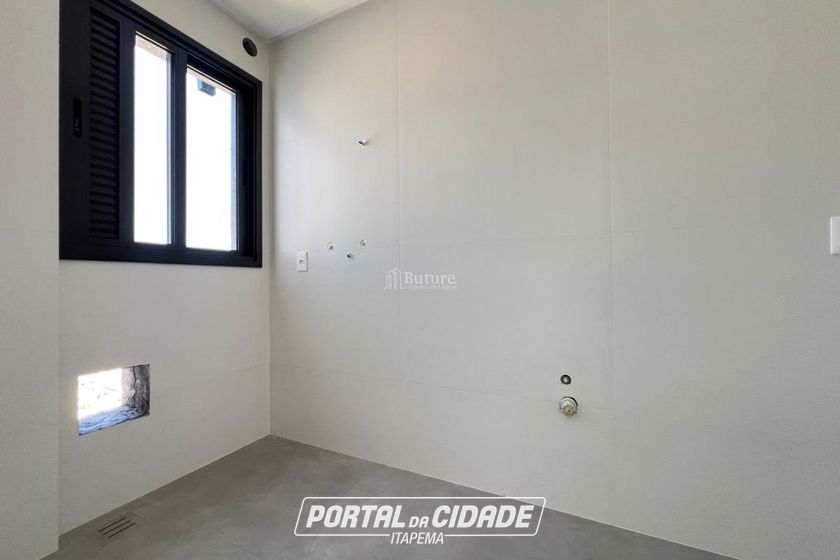 Apartamento &agrave; venda - 123m&sup2; - Meia Praia