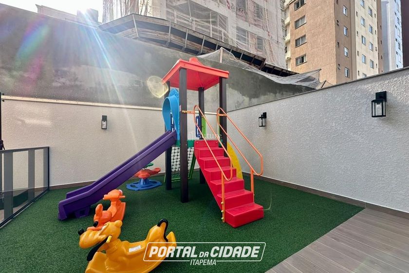 Apartamento &agrave; venda - 130m&sup2; - Meia Praia