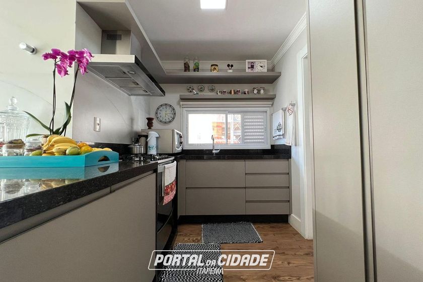 Apartamento &agrave; venda - 126m&sup2; - Meia Praia