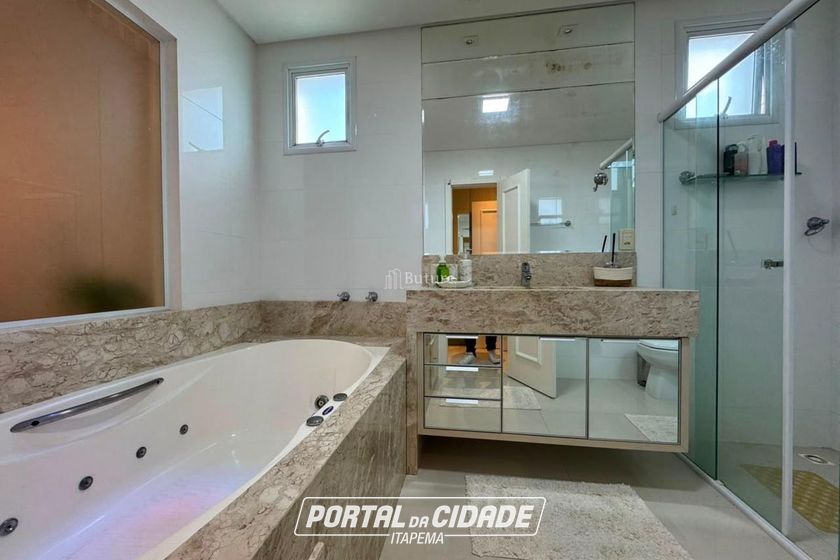 Apartamento &agrave; venda - 180m&sup2; - Meia Praia