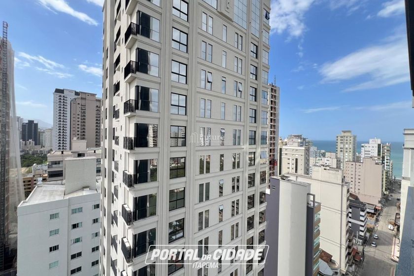 Apartamento &agrave; venda - 123m&sup2; - Meia Praia