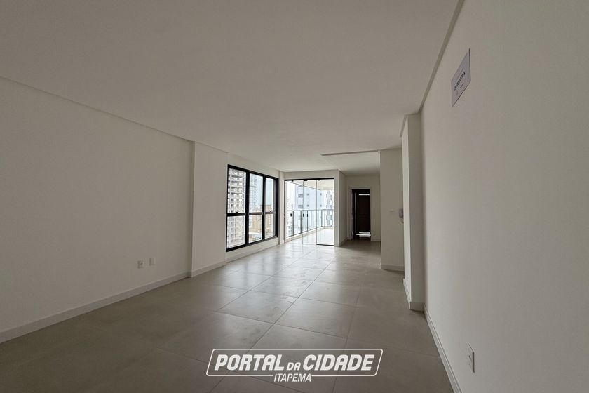 Apartamento &agrave; venda - 136m&sup2; - Meia Praia
