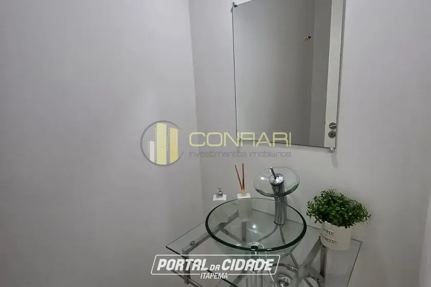 Apartamento &agrave; venda - 130m&sup2; - Meia Praia