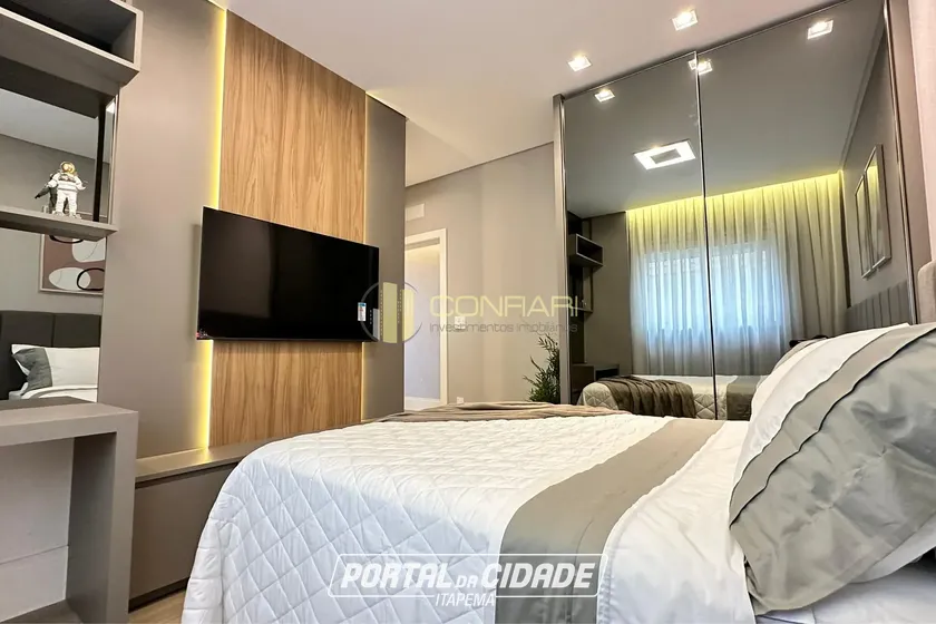 Apartamento &agrave; venda - 136m&sup2; - Meia Praia