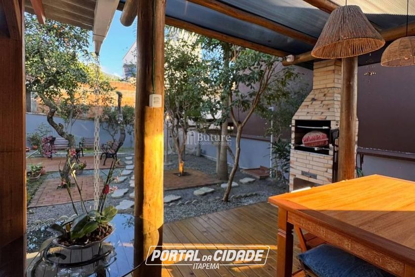 Casa &agrave; venda - 300m&sup2; - Cedro