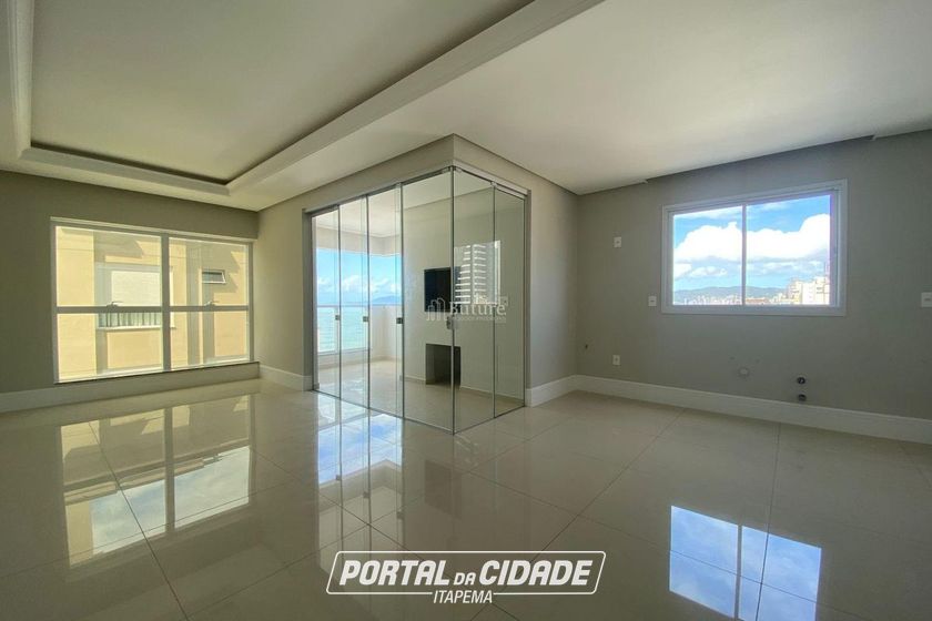Apartamento &agrave; venda - 129m&sup2; - Meia Praia