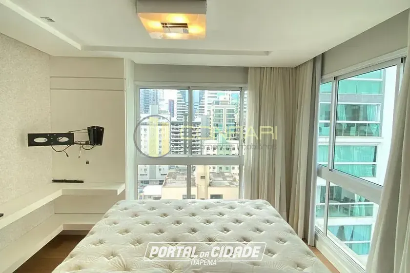 Apartamento &agrave; venda - 221m&sup2; - meia praia