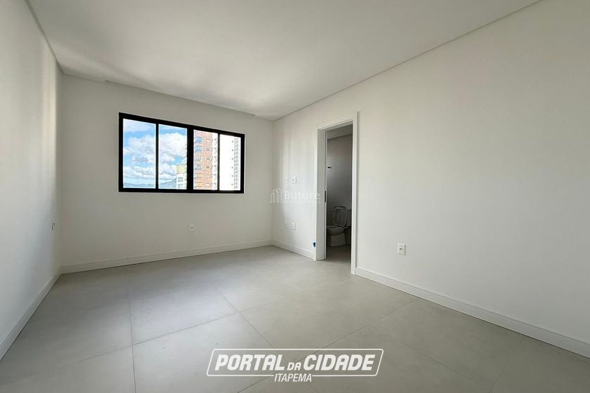 Apartamento &agrave; venda - 140m&sup2; - Meia Praia