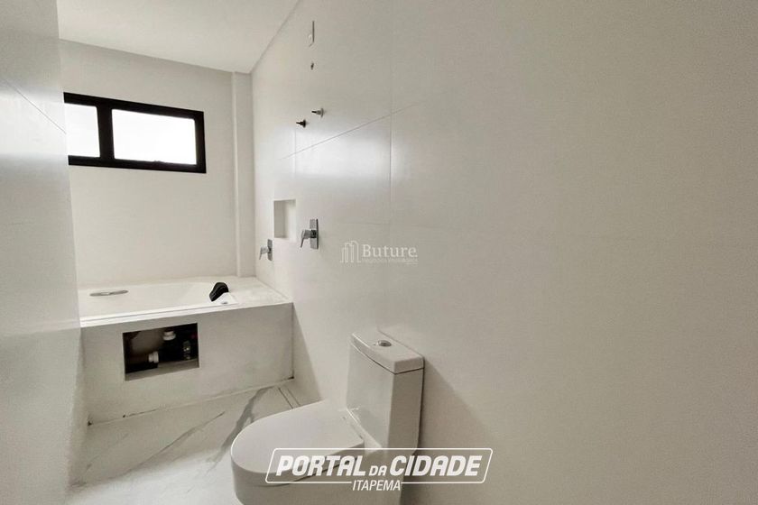 Apartamento &agrave; venda - 182m&sup2; - Meia Praia