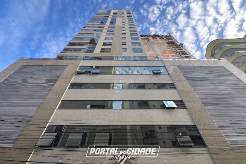 Apartamento &agrave; venda - 155m&sup2; - Meia Praia