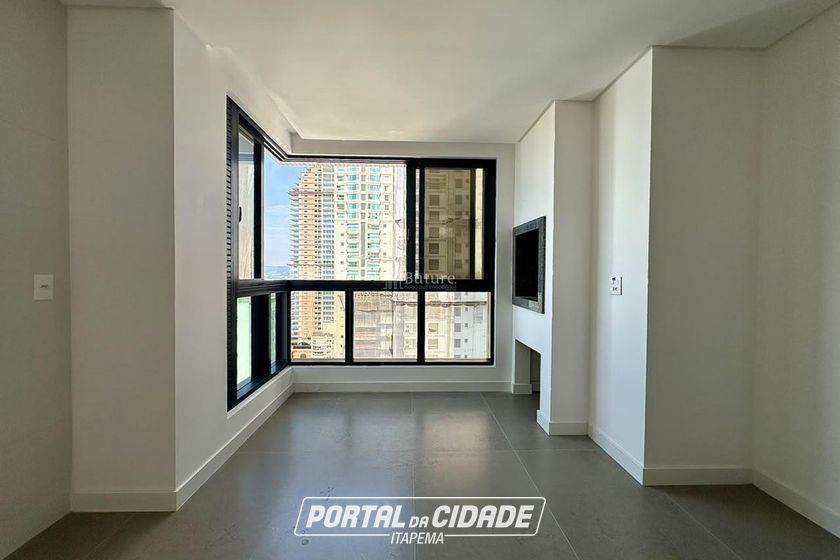 Apartamento &agrave; venda - 130m&sup2; - Meia Praia