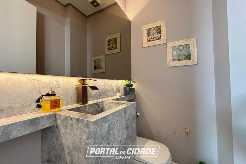 Apartamento &agrave; venda - 146m&sup2; - Meia Praia