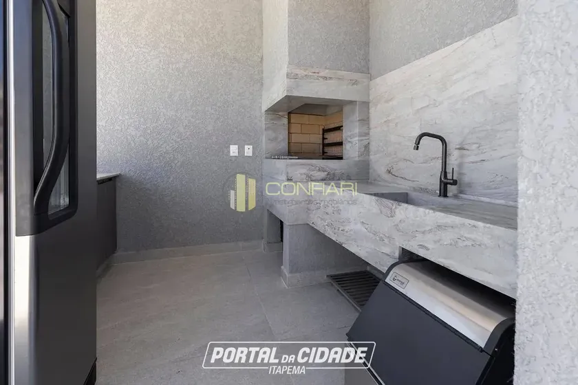Apartamento &agrave; venda - 135m&sup2; - Meia Praia