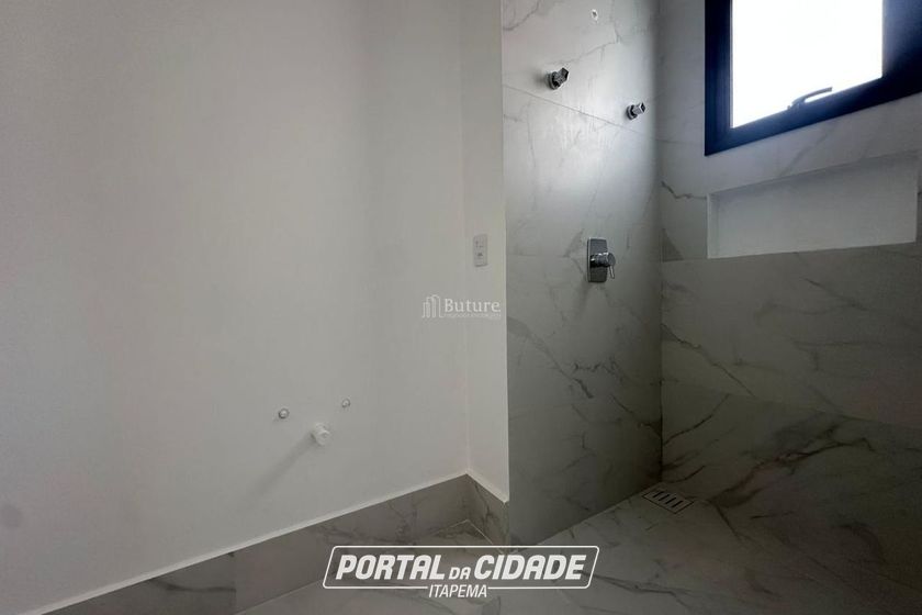 Apartamento &agrave; venda - 185m&sup2; - Meia Praia