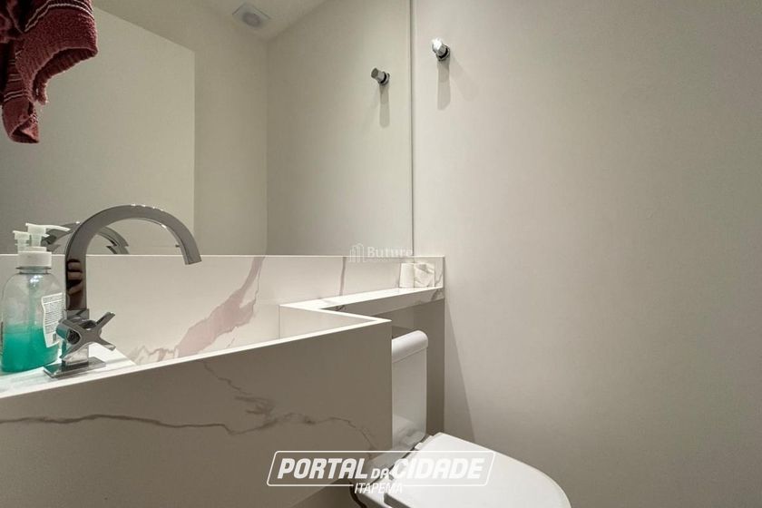 Apartamento &agrave; venda - 130m&sup2; - Meia Praia