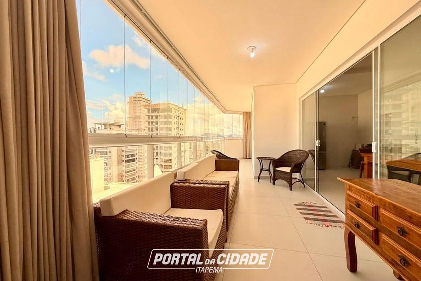 Apartamento &agrave; venda - 136m&sup2; - Meia Praia