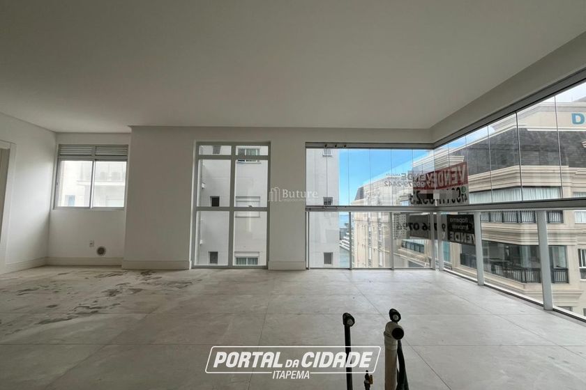 Apartamento &agrave; venda - 132m&sup2; - Meia Praia