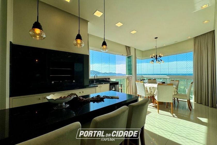 Apartamento &agrave; venda - 240m&sup2; - Meia Praia