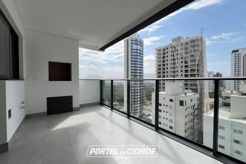 Apartamento &agrave; venda - 123m&sup2; - Meia Praia