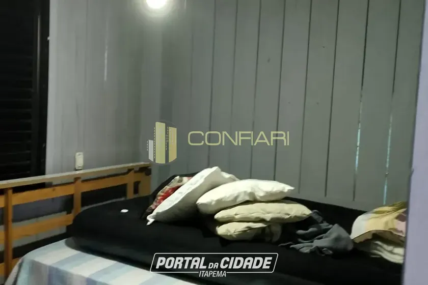Ch&aacute;cara &agrave; venda - 130m&sup2; - Moura
