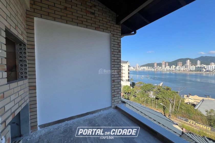 Casa &agrave; venda - 200m&sup2; - Canto da Praia