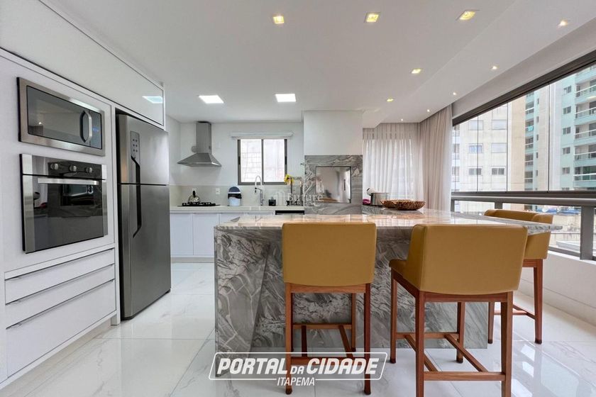 Apartamento &agrave; venda - 198m&sup2; - Meia Praia