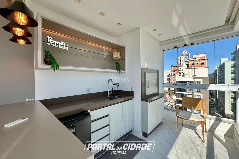 Apartamento &agrave; venda - 137m&sup2; - Meia Praia