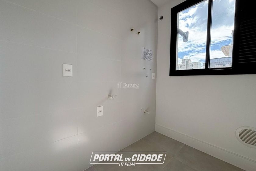 Apartamento &agrave; venda - 132m&sup2; - Meia Praia