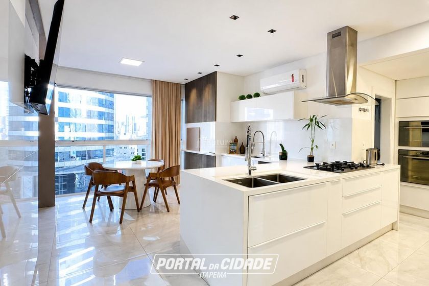 Apartamento &agrave; venda - 195m&sup2; - Meia Praia