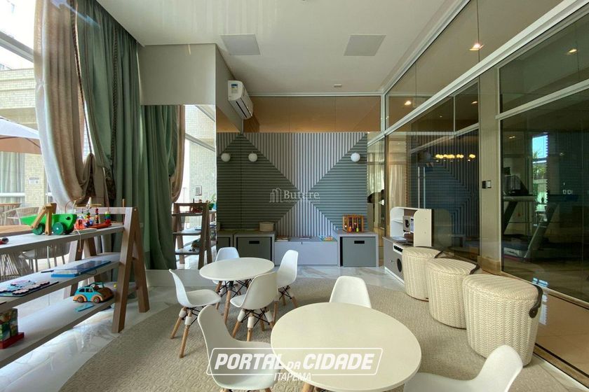 Apartamento &agrave; venda - 140m&sup2; - Meia Praia