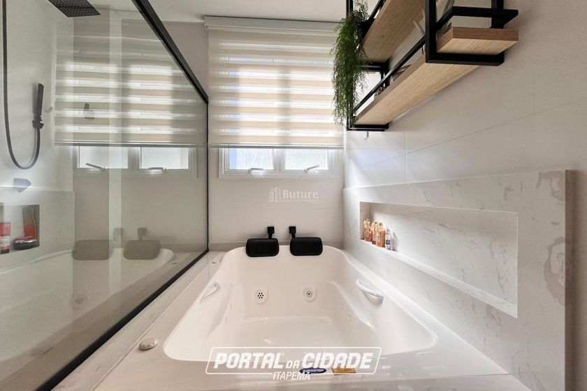 Apartamento &agrave; venda - 150m&sup2; - Meia Praia